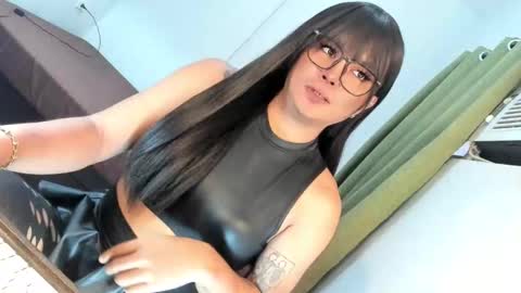 Snapshot of domina_angela chatting on November 5, 10:21 pm ANGELA online show from November 5, 10:21 pm