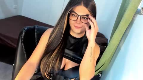 Snapshot of domina_angela chatting on December 14, 6:08 am ANGELA online show from December 14, 6:08 am