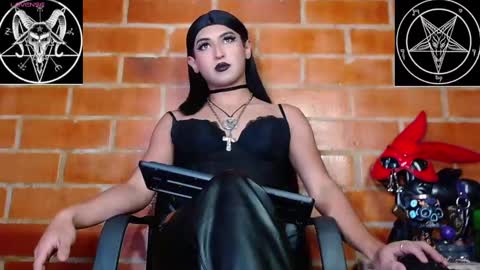 Snapshot of domina_lilith chatting on January 23, 4:19 am Lilith online show from January 23, 4:19 am