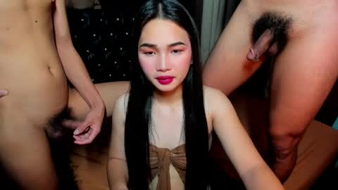 Snapshot of dominant_thea chatting on April 10, 5:39 pm THEA online show from April 10, 5:39 pm