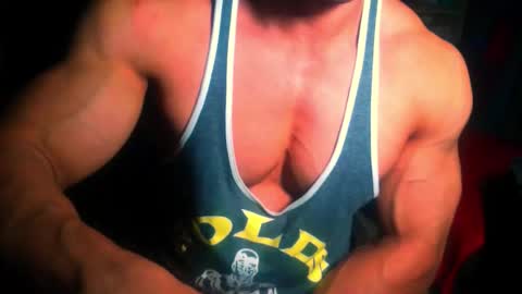 Snapshot of dominatemuscle chatting on November 22, 9:36 pm Kevin online show from November 22, 9:36 pm
