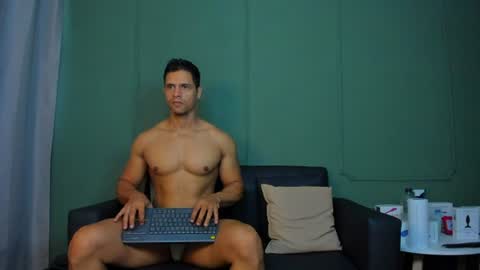 Snapshot of dominc_berry chatting on June 20, 12:30 pm Dominc berry online show from June 20, 12:30 pm