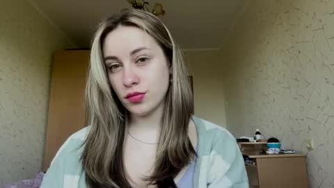 Mia online show from May 15, 7:48 am