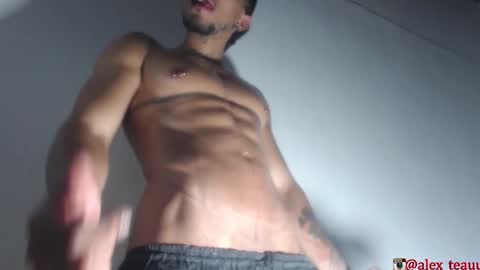 Snapshot of dominic_donnovan chatting on October 23, 6:23 am DOMI online show from October 23, 6:23 am