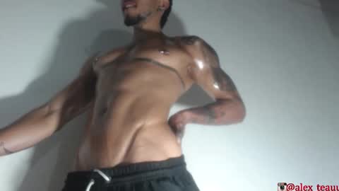 Snapshot of dominic_donnovan chatting on November 7, 9:31 am DOMI online show from November 7, 9:31 am