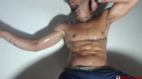 Snapshot of dominic_donnovan chatting on November 13, 6:01 am DOMI online show from November 13, 6:01 am