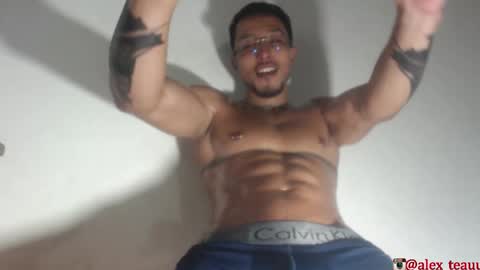 Snapshot of dominic_donnovan chatting on November 15, 9:06 am DOMI online show from November 15, 9:06 am