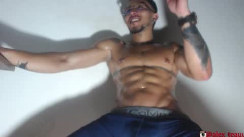 Snapshot of dominic_donnovan chatting on November 17, 8:42 am DOMI online show from November 17, 8:42 am