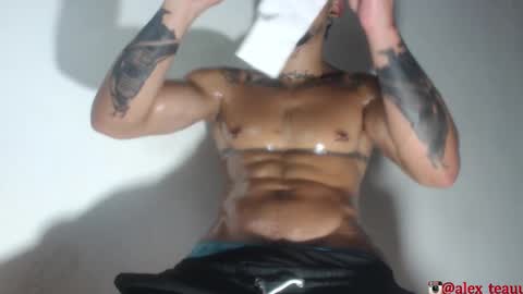 Snapshot of dominic_donnovan chatting on November 19, 8:36 am DOMI online show from November 19, 8:36 am