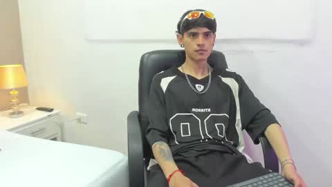 Dominic foox online show from February 7, 12:53 pm