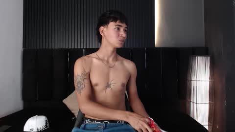 Snapshot of dominic_ghost chatting on December 15, 11:20 pm Dominic online show from December 15, 11:20 pm