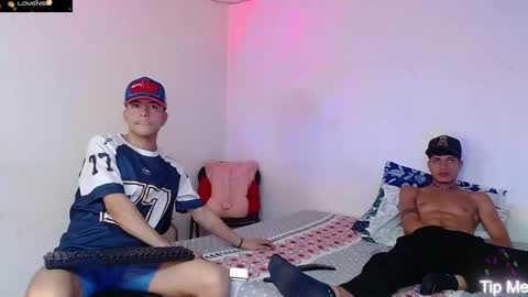 Snapshot of dominic_hanks chatting on November 27, 7:43 am DOMINIC AND ANDREW online show from November 27, 7:43 am