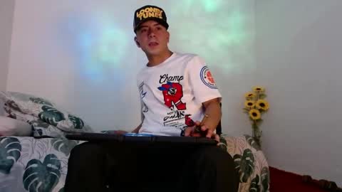 Snapshot of dominic_hanks chatting on May 13, 10:34 am DOMINIC AND ANDREW online show from May 13, 10:34 am