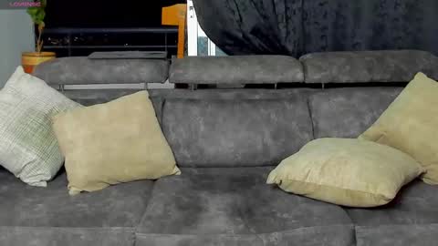 Snapshot of dominic_joness chatting on February 22, 1:33 am SANTI independent model online show from February 22, 1:33 am