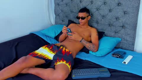 Snapshot of dominic_smith_ chatting on December 2, 5:59 am dominic_smith_ online show from December 2, 5:59 am