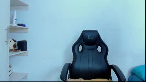 Snapshot of dominic_smith_ chatting on December 21, 11:34 pm dominic_smith_ online show from December 21, 11:34 pm