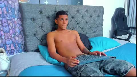 Snapshot of dominic_smith_ chatting on January 9, 12:14 am dominic_smith_ online show from January 9, 12:14 am