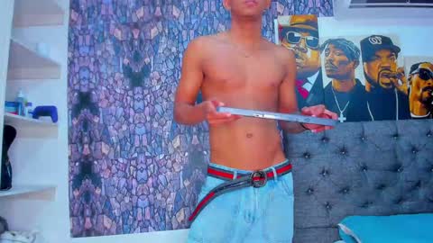 Snapshot of dominic_smith_ chatting on February 6, 1:49 am dominic_smith_ online show from February 6, 1:49 am