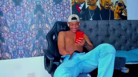 Snapshot of dominic_smith_ chatting on February 6, 4:53 am dominic_smith_ online show from February 6, 4:53 am