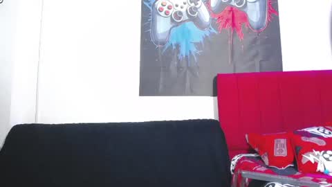 dominic_smith_ online show from July 17, 12:50 am