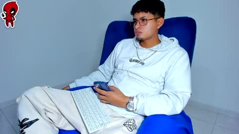  Dominic  online show from May 5, 2:52 am