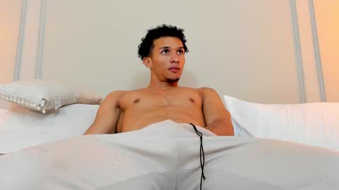 Snapshot of dominick_star chatting on December 17, 9:50 am Dominick Star online show from December 17, 9:50 am