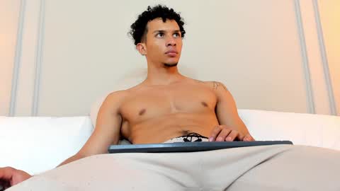 Snapshot of dominick_star chatting on December 21, 9:44 am Dominick Star online show from December 21, 9:44 am