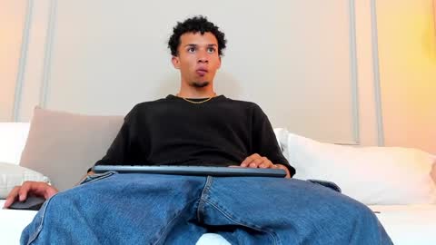 Snapshot of dominick_star chatting on January 6, 3:42 am Dominick Star online show from January 6, 3:42 am