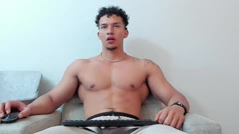 Snapshot of dominick_star chatting on March 7, 4:24 am Dominick Star online show from March 7, 4:24 am