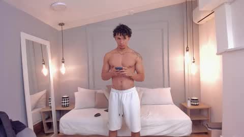 Snapshot of dominick_star chatting on October 4, 4:32 am Dominick Star online show from October 4, 4:32 am
