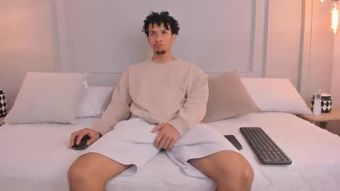 Snapshot of dominick_star chatting on November 4, 4:11 am Dominick Star online show from November 4, 4:11 am