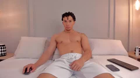 Snapshot of dominick_star chatting on November 20, 4:12 am Dominick Star online show from November 20, 4:12 am