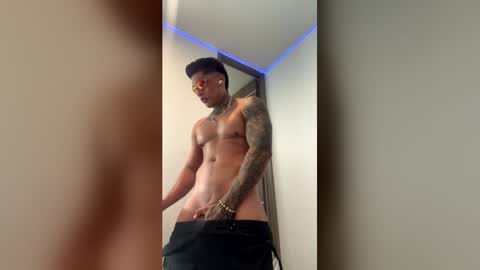 Snapshot of dominiofit chatting on May 3, 2:01 pm Only fans Ronnie col---InstaRonniecolleman online show from May 3, 2:01 pm