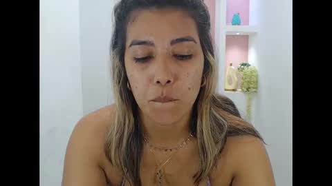 dona_tella online show from September 11, 4:40 pm