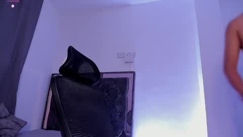 Snapshot of donathoo chatting on May 17, 2:09 am Donat Independent Model online show from May 17, 2:09 am