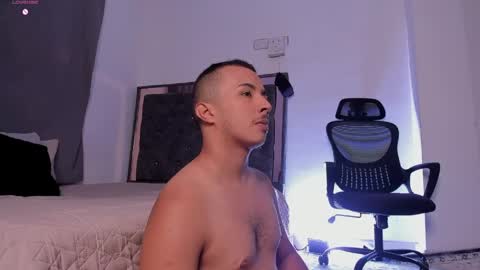 Snapshot of donathoo chatting on May 21, 2:07 am Donat Independent Model online show from May 21, 2:07 am