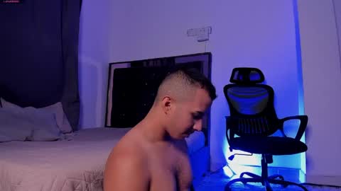 Snapshot of donathoo chatting on May 28, 2:20 am Donat Independent Model online show from May 28, 2:20 am