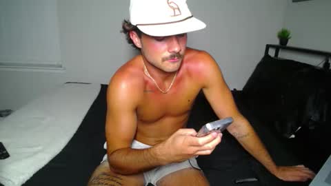 Snapshot of dondaaaaaaa chatting on March 7, 12:29 am cade online show from March 7, 12:29 am