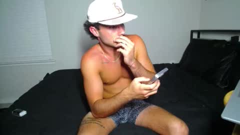 Snapshot of dondaaaaaaa chatting on March 30, 1:39 am cade online show from March 30, 1:39 am