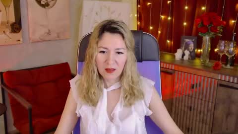 Donna online show from April 24, 7:05 pm