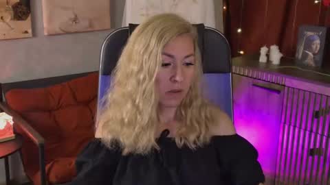 Donna online show from June 16, 6:43 pm