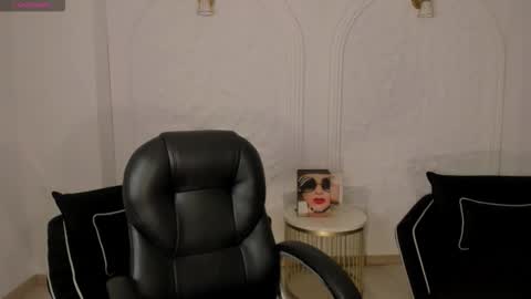 Snapshot of donnastonne chatting on September 21, 10:22 pm Donna Stonne online show from September 21, 10:22 pm