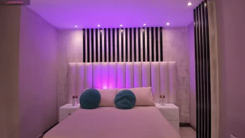  Donna Stonne  online show from September 30, 3:33 am