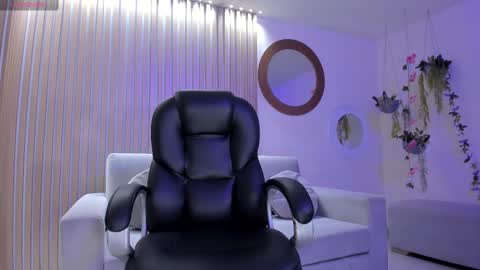 Snapshot of donnastonne chatting on October 3, 4:20 am Donna Stonne online show from October 3, 4:20 am