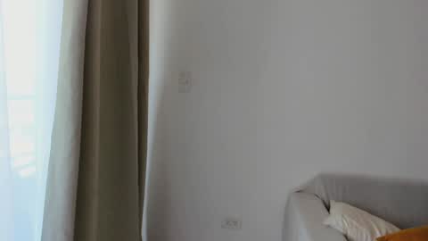 Donatella online show from December 5, 12:00 pm