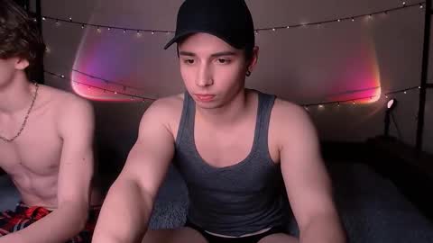 Snapshot of dontknowloool chatting on December 5, 7:32 pm EliotKenny online show from December 5, 7:32 pm