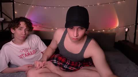 Snapshot of dontknowloool chatting on December 19, 9:33 pm EliotKenny online show from December 19, 9:33 pm