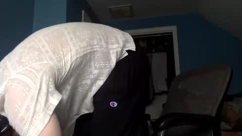 donutking42069 online show from April 17, 5:16 pm