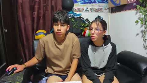 Snapshot of donuts_dd chatting on September 25, 6:39 am Donuts DD online show from September 25, 6:39 am