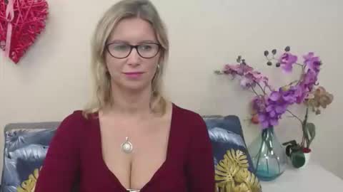 Snapshot of doreenkiss chatting on October 10, 7:51 am DoreenSexy online show from October 10, 7:51 am